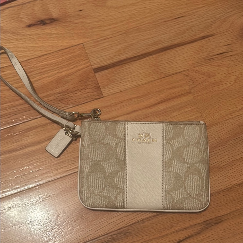 Coach Cream Clutch Wristlet Classic Design